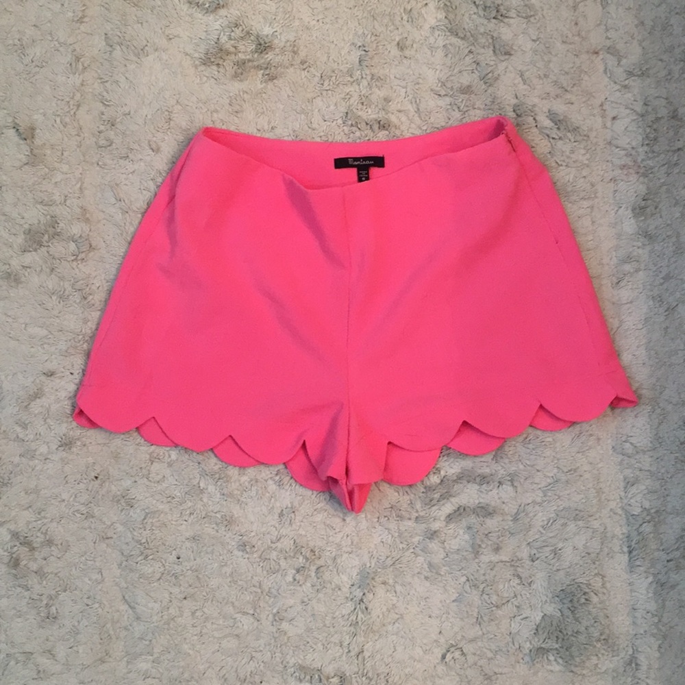 Pink high waist scalloped shorts